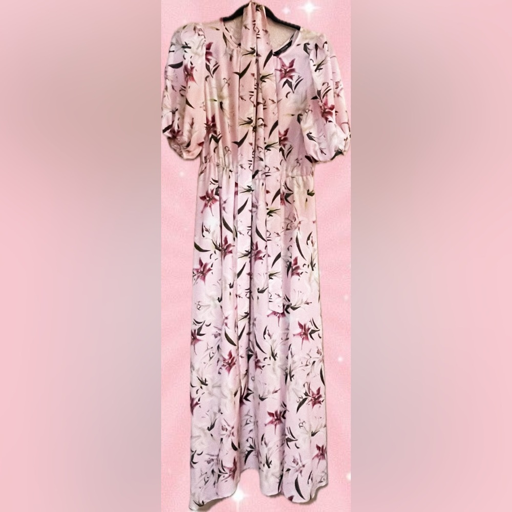 A Cute Floral Dress from SHEIN in a good Condition 🩷 ,Used ,no Tag Acquired.